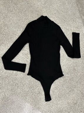 Lulus Black Long Sleeve Ribbed Bodysuit 
XL NWOT Fitted